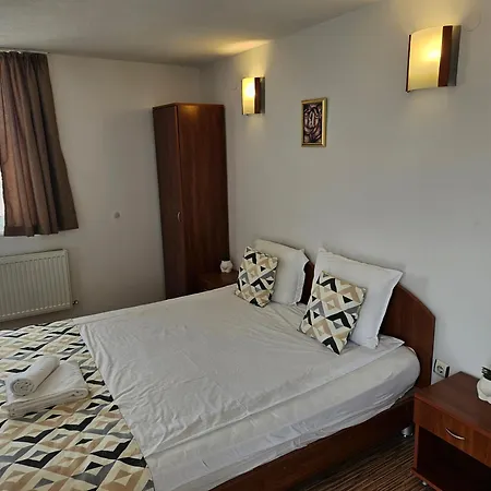 ゲストハウス Cтаи за гости бърдареви